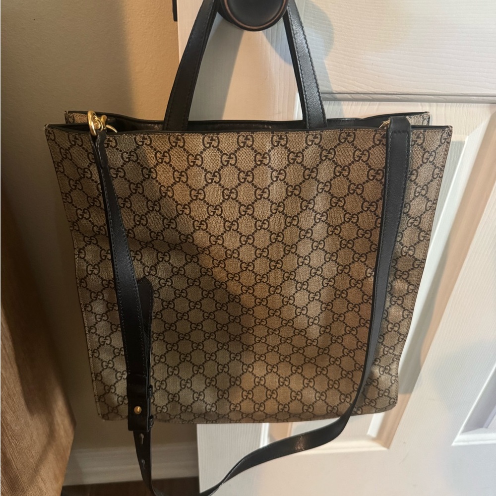 Gucci Beige Bee Print Tote Bag - Blind for Love - Picture 2 of 14